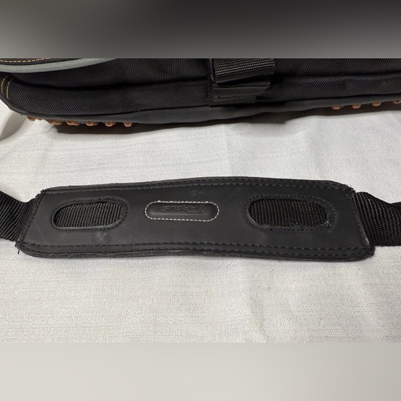 Targus Urban Messenger Bag Case Designed Up To 15.4” Laptops With Orange Accents - Picture 3 of 13